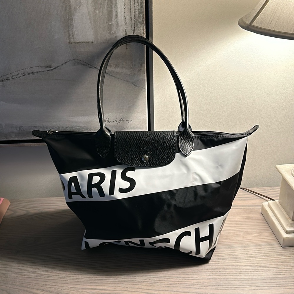Brand new without tags Longchamp Le Pliage Paris soecial edition